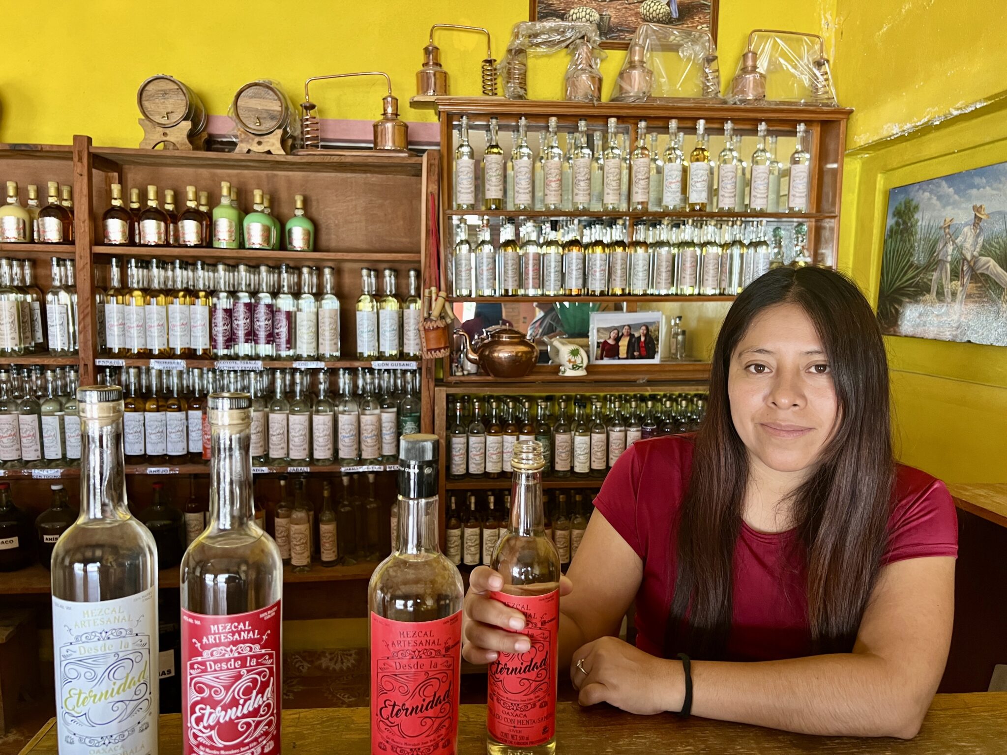 Lidia Hernández displays mezcal. (Photo: Mexicanista)