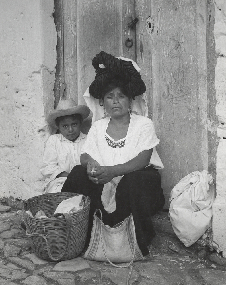 Untitled. Lola Alvarez Bravo Archive, Center for Creative Photography.