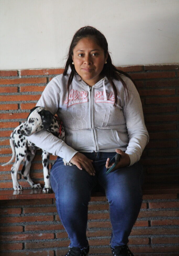 Lidia and her puppy. (Photo: Mexicanista)